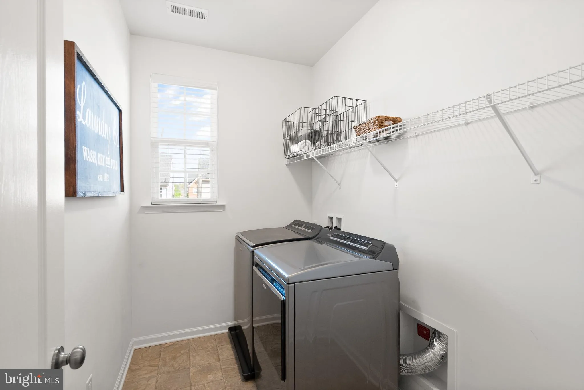 Gainesville, Virginia 20155, United States, 4 Bedrooms Bedrooms, ,5 BathroomsBathrooms,Residential,Pending,109088