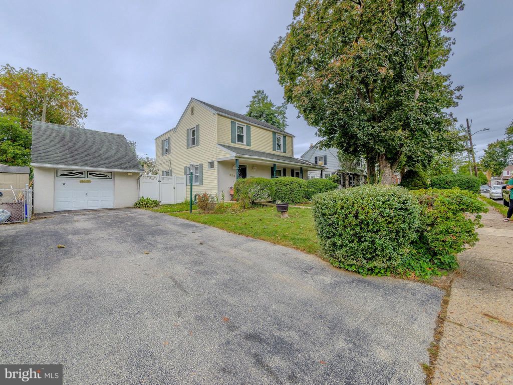 Photo of 806 W Penn Pines Boulevard, ALDAN, PA 19018 (MLS # PADE2101526)