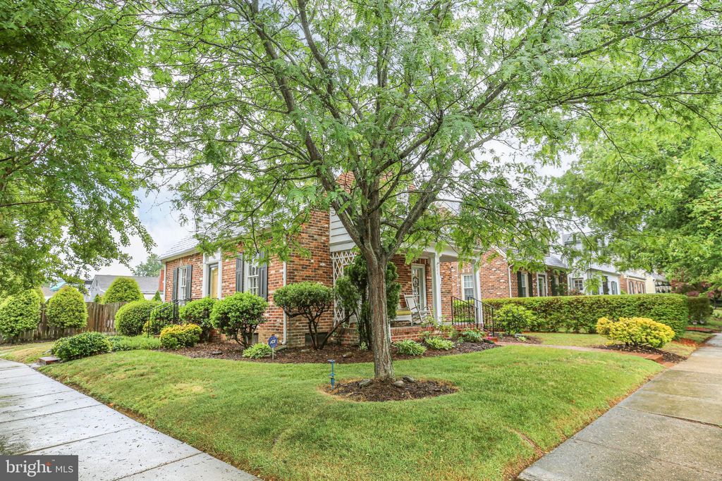 Photo of 800 Sylvania Avenue, FREDERICKSBURG, VA 22401 (MLS # VAFB2010244)