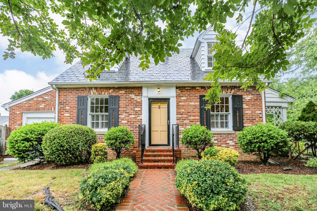Photo of 800 Sylvania Avenue, FREDERICKSBURG, VA 22401 (MLS # VAFB2010244)