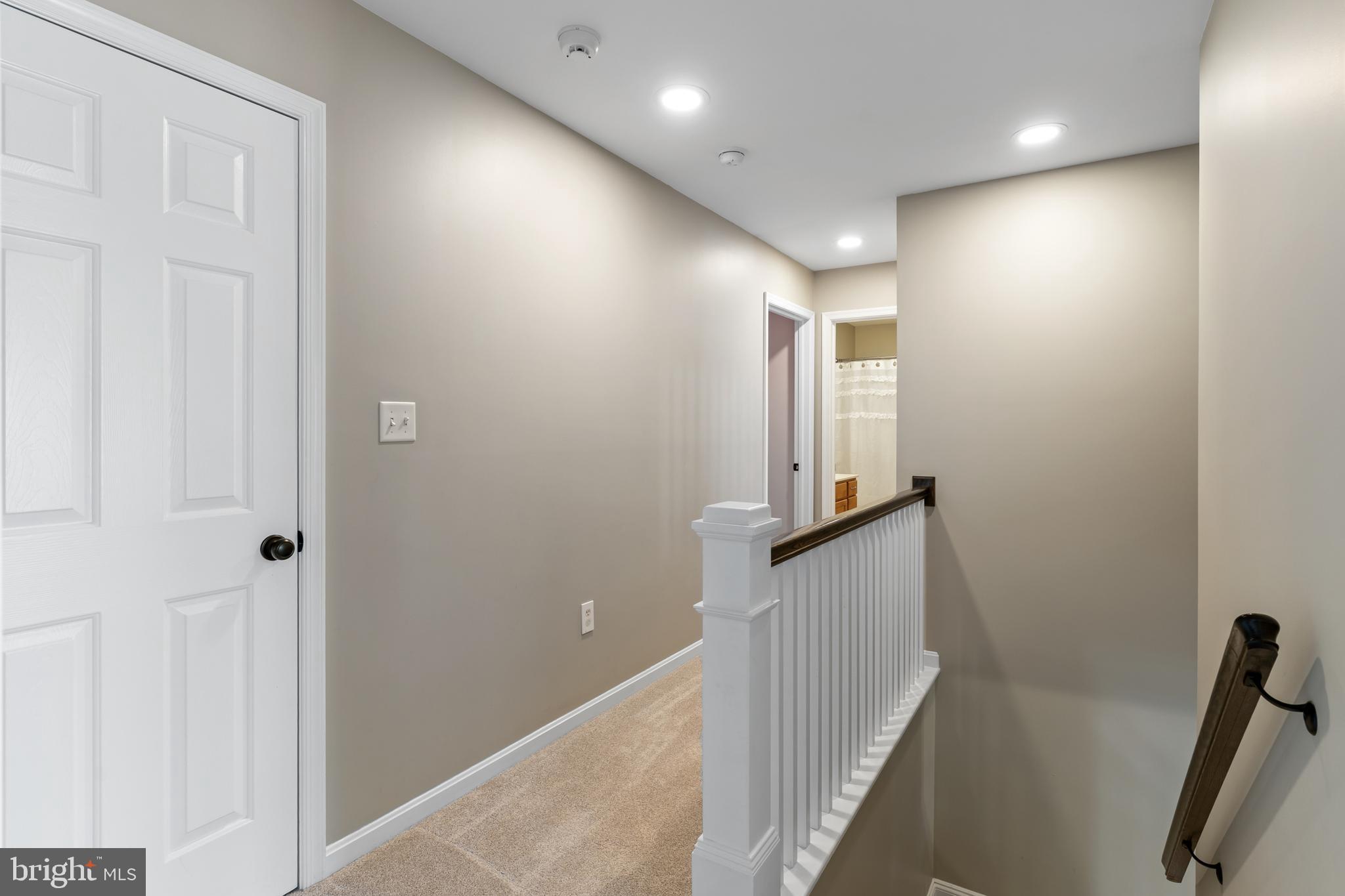 STONE KNOLL - Residential