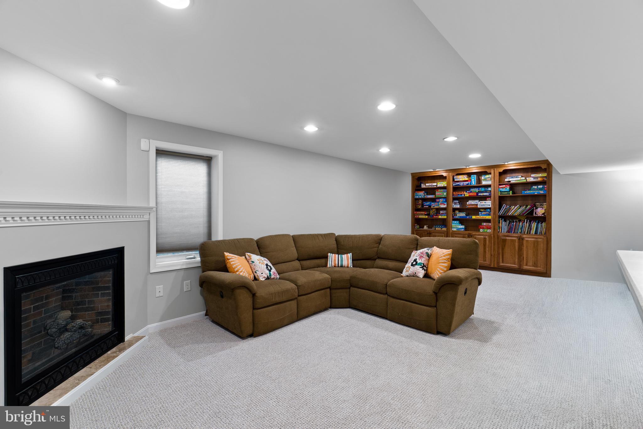 STONE KNOLL - Residential