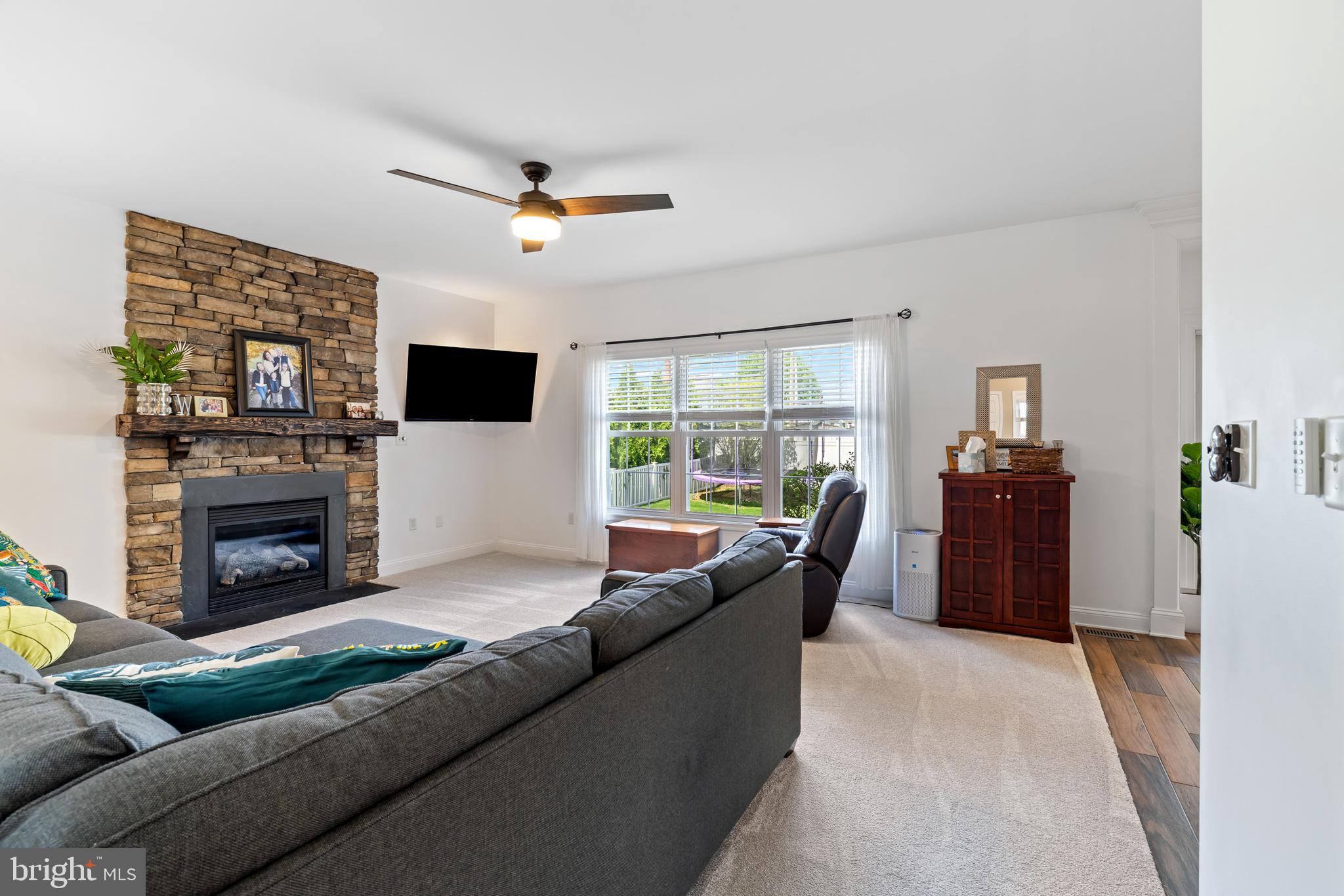 STONE KNOLL - Residential