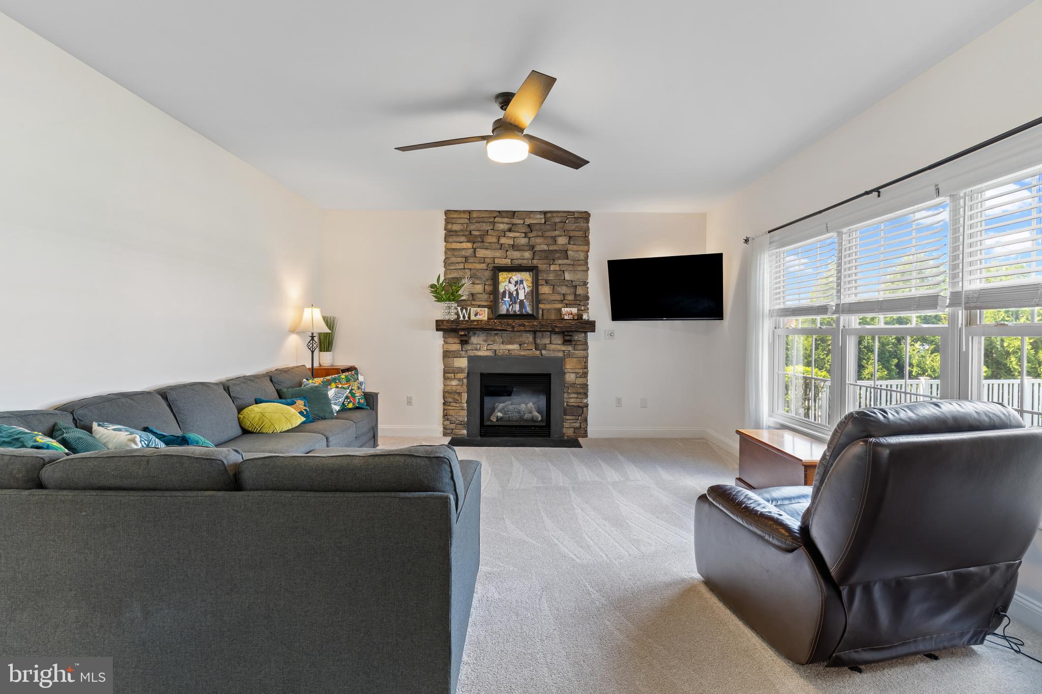 STONE KNOLL - Residential