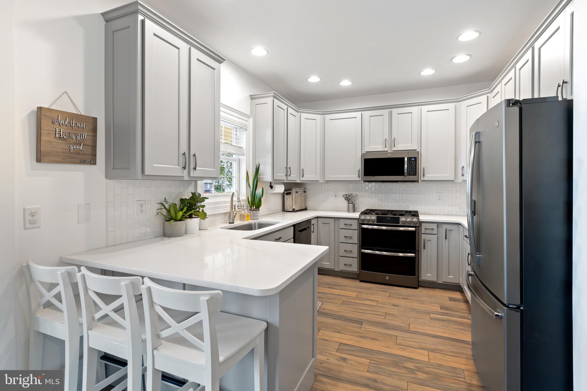 STONE KNOLL - Residential