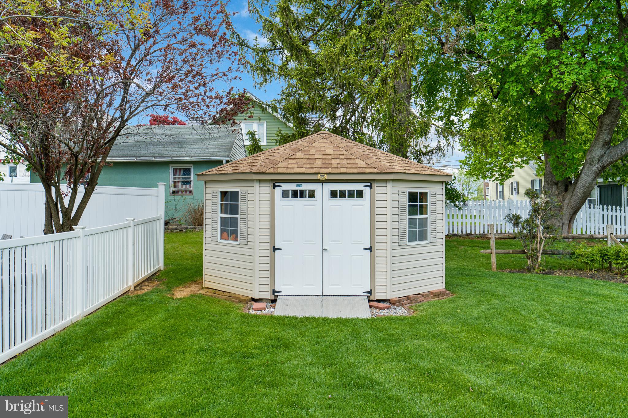 STONE KNOLL - Residential