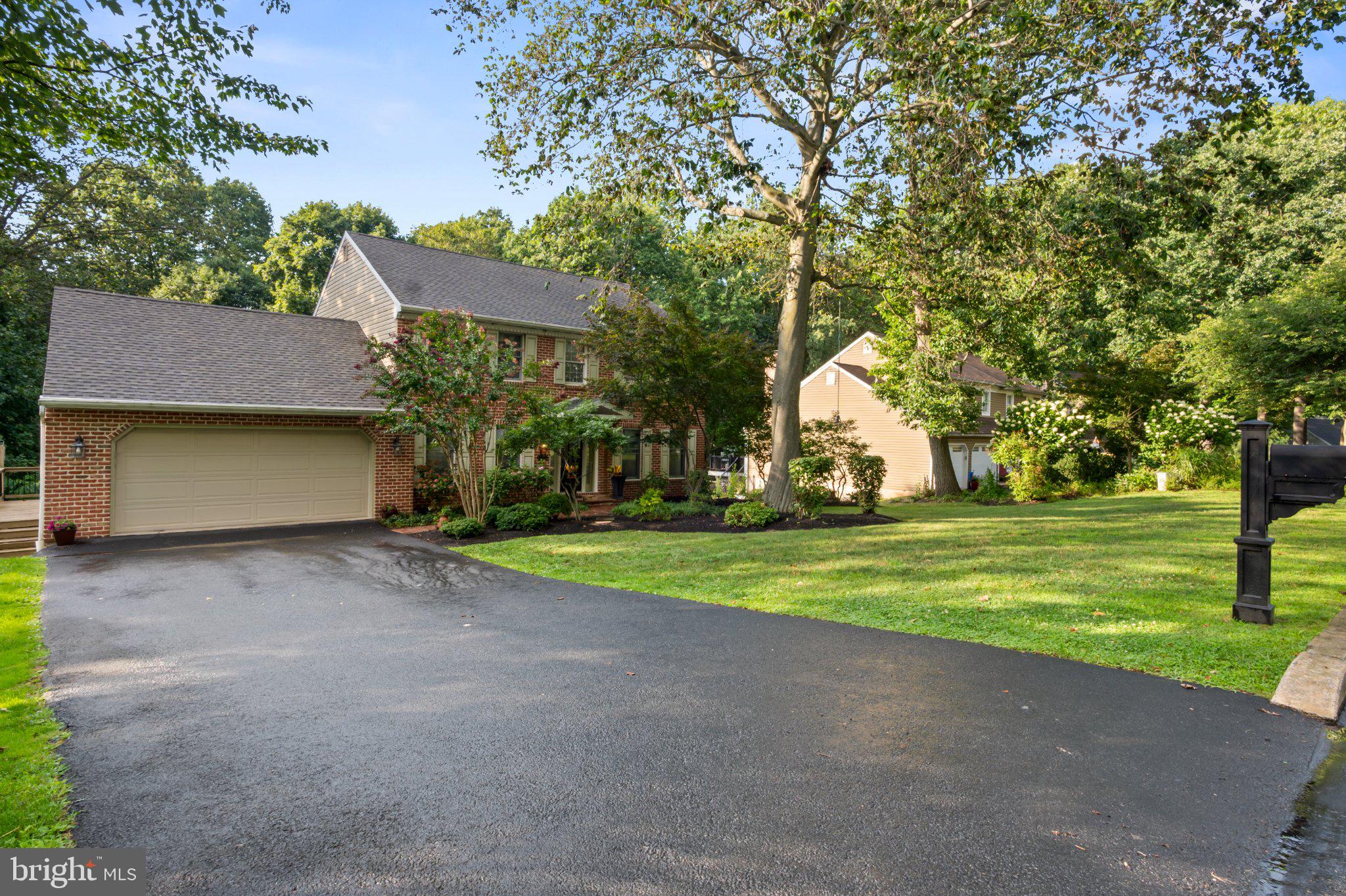 10 SHADY HOLLOW