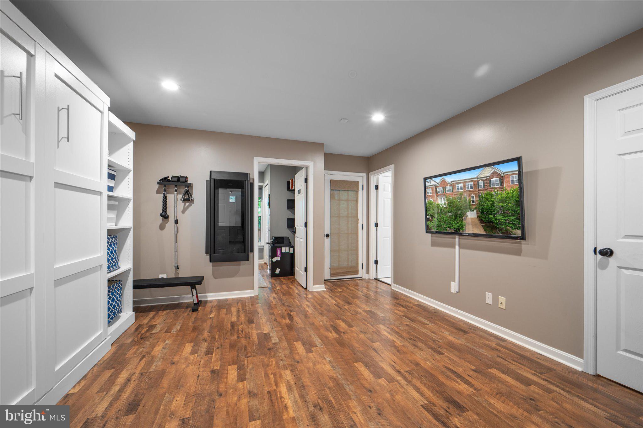 LAUREL HILL LANDBAY - Residential