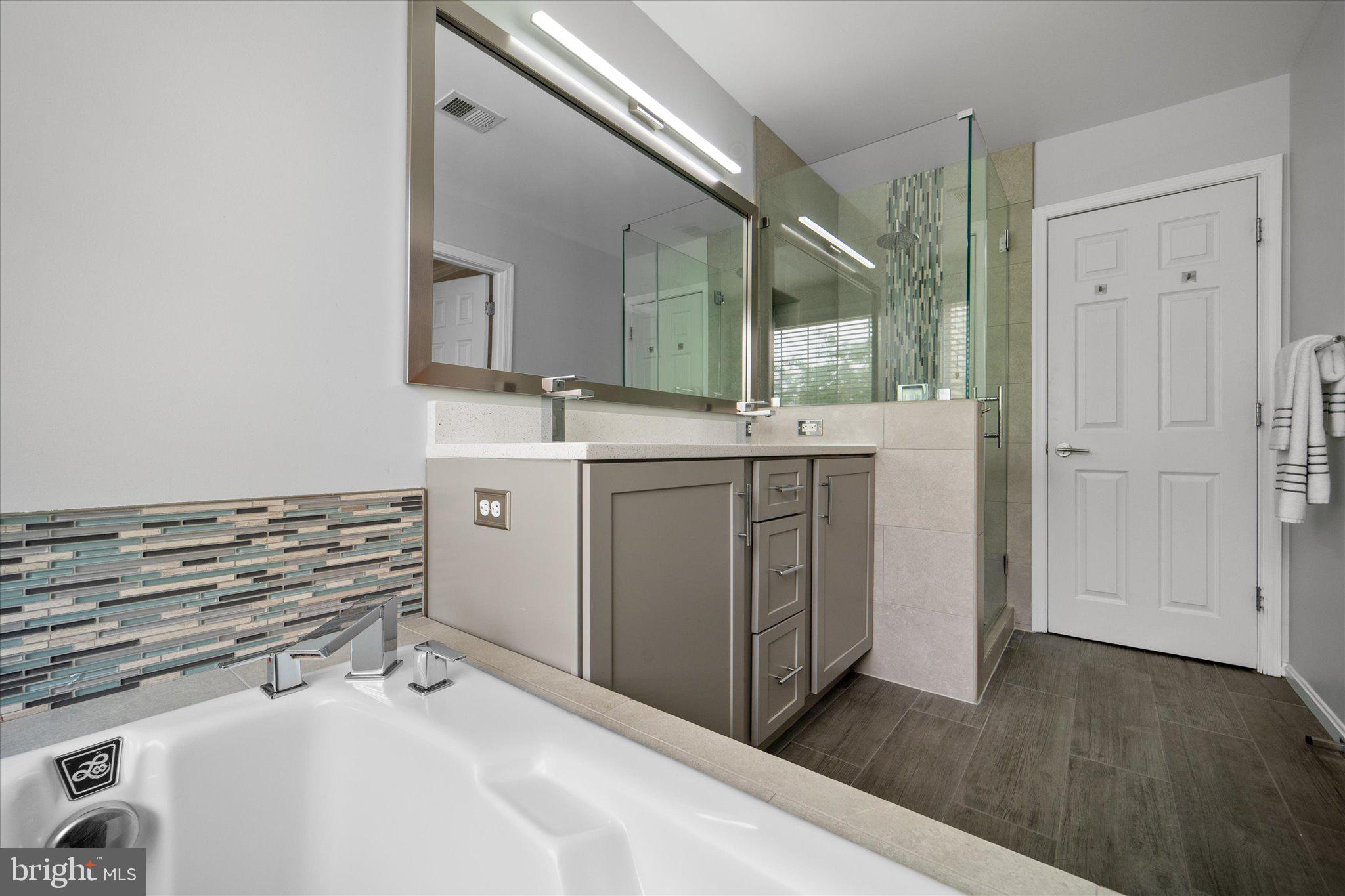 LAUREL HILL LANDBAY - Residential