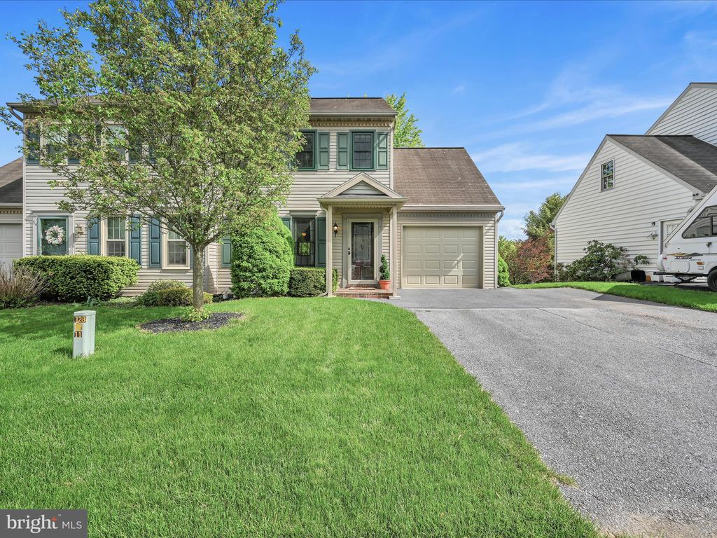 Photo of 50 KENBRIDGE LN, ELIZABETHTOWN, PA 17022 (MLS # PALA2033914)