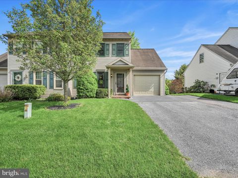 Photo of 50 KENBRIDGE LN, ELIZABETHTOWN, PA 17022 (MLS # PALA2033914)