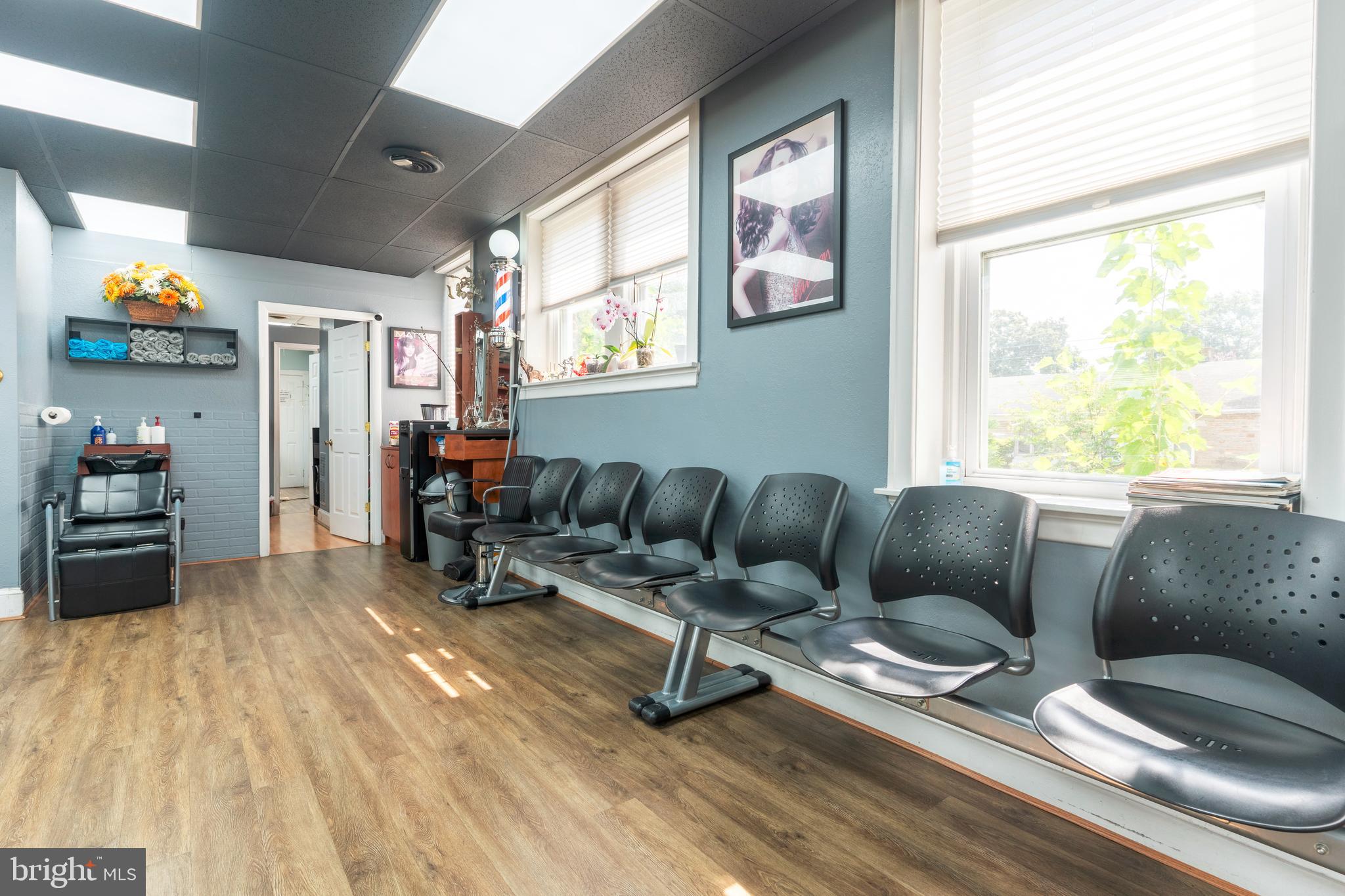 BUSTLETON - Commercial Sale