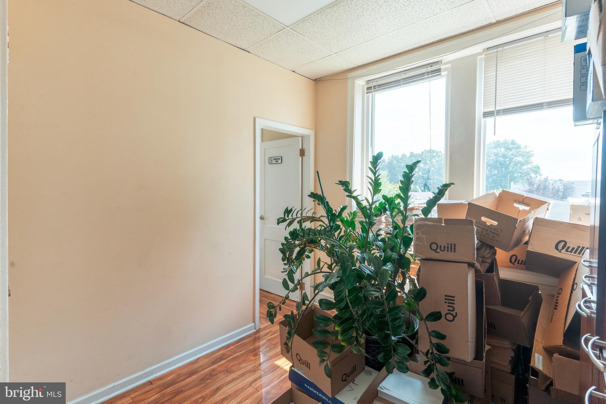 BUSTLETON - Commercial Sale