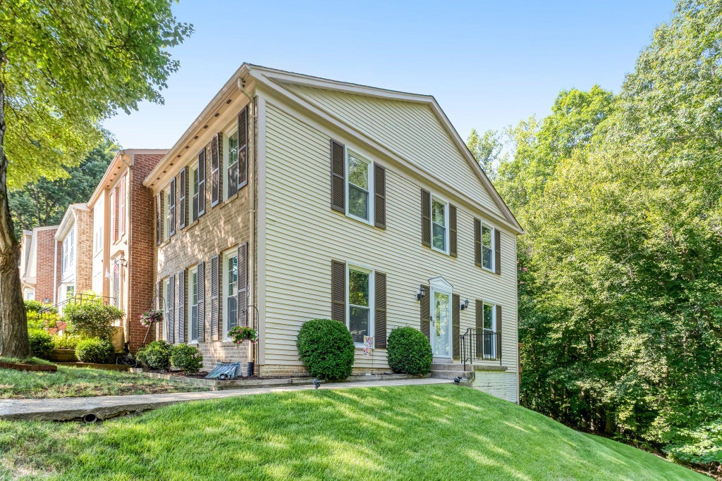 Photo of 3011 Bromley Court, WOODBRIDGE, VA 22192 (MLS # VAPW2126732)