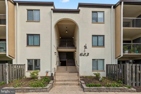 623 Center Street Unit T3, Herndon, VA MLS: VAFX2340258