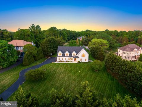 Photo of 837 Seneca Road, GREAT FALLS, VA 22066 (MLS # VAFX2307620)