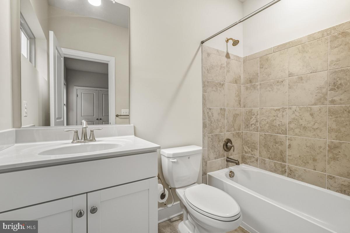 THE CHASE AT QUINCE ORCHARD - Residential