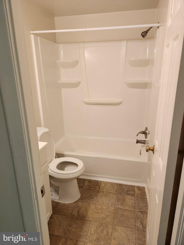 WARFIELD CONDOMINIUMS - Residential Lease