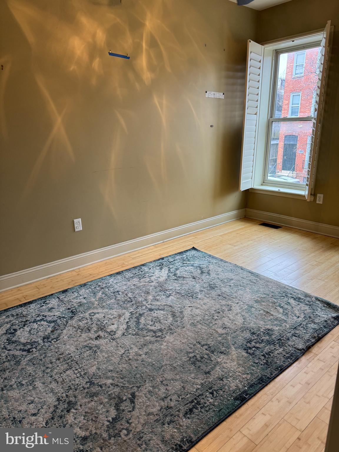 HOLLINS MARKET - Residential