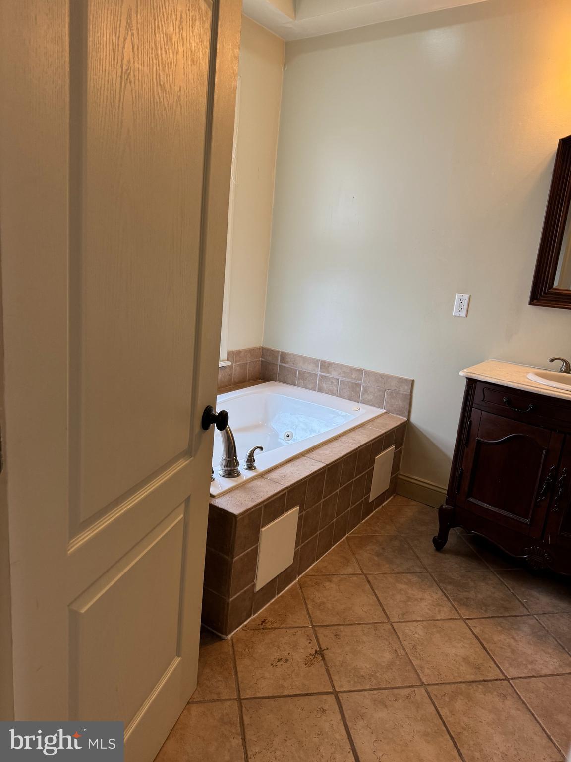 HOLLINS MARKET - Residential