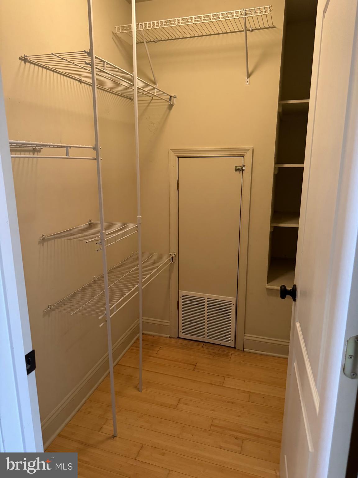 HOLLINS MARKET - Residential