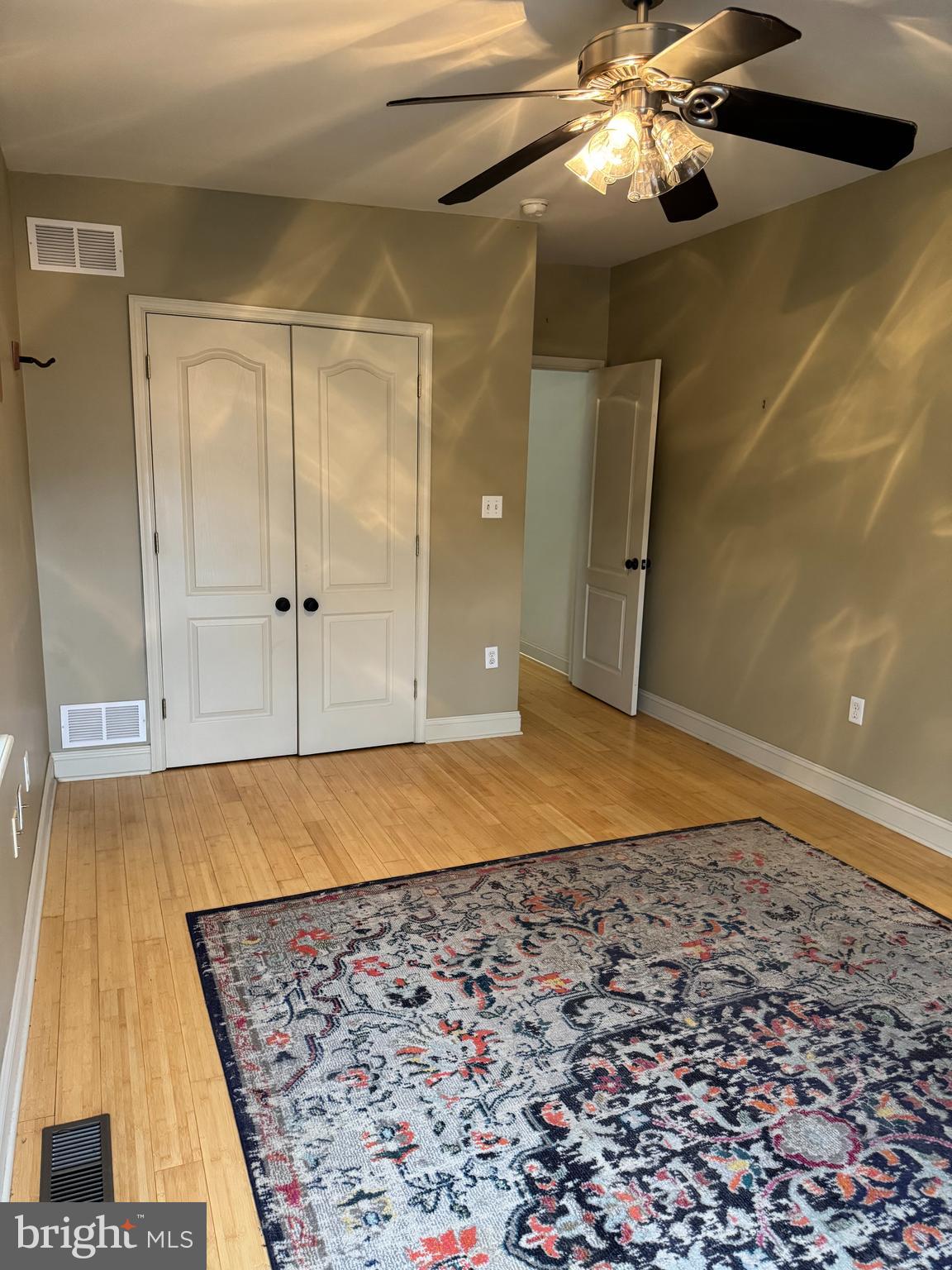 HOLLINS MARKET - Residential