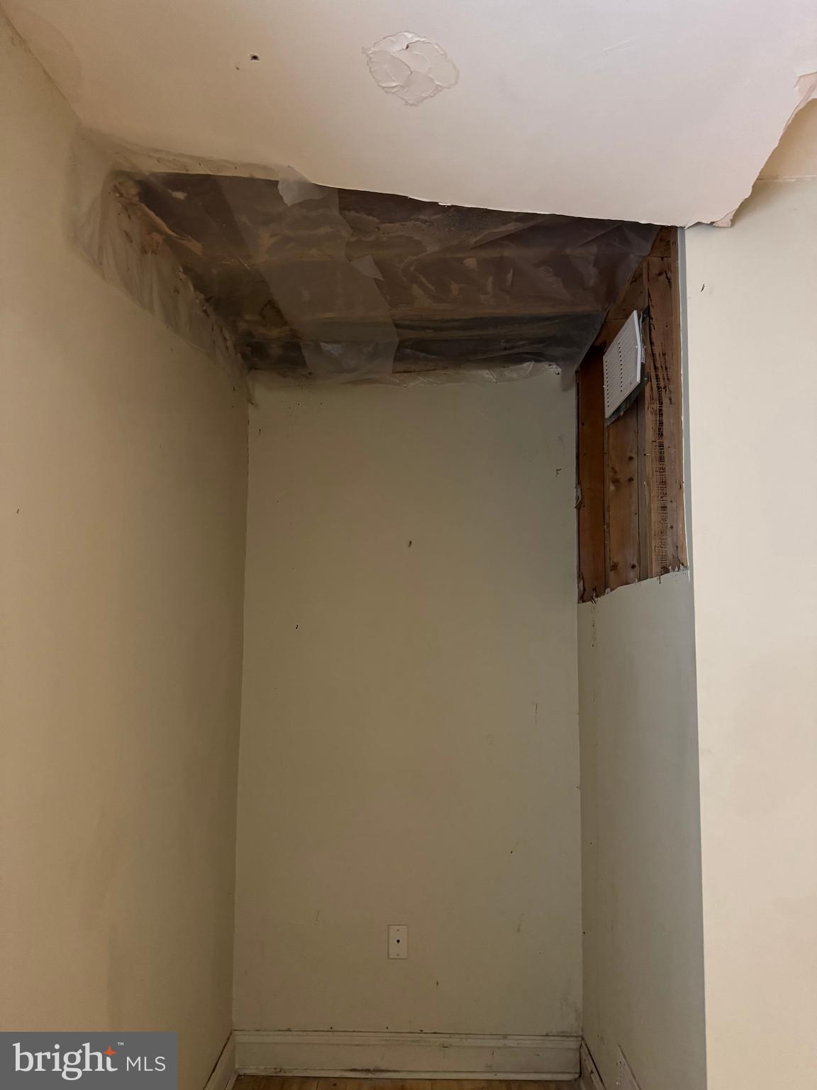 HOLLINS MARKET - Residential