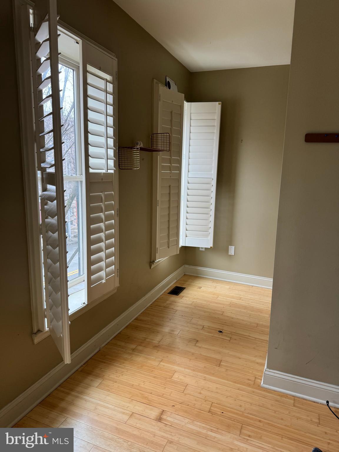 HOLLINS MARKET - Residential