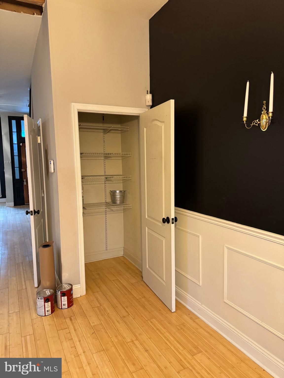 HOLLINS MARKET - Residential