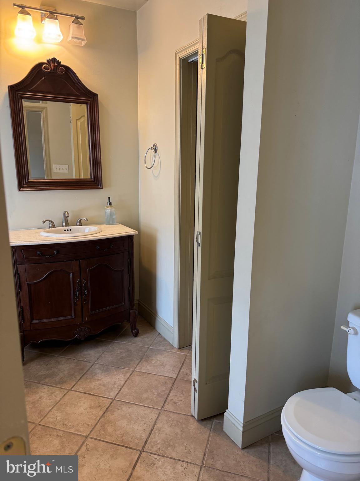 HOLLINS MARKET - Residential