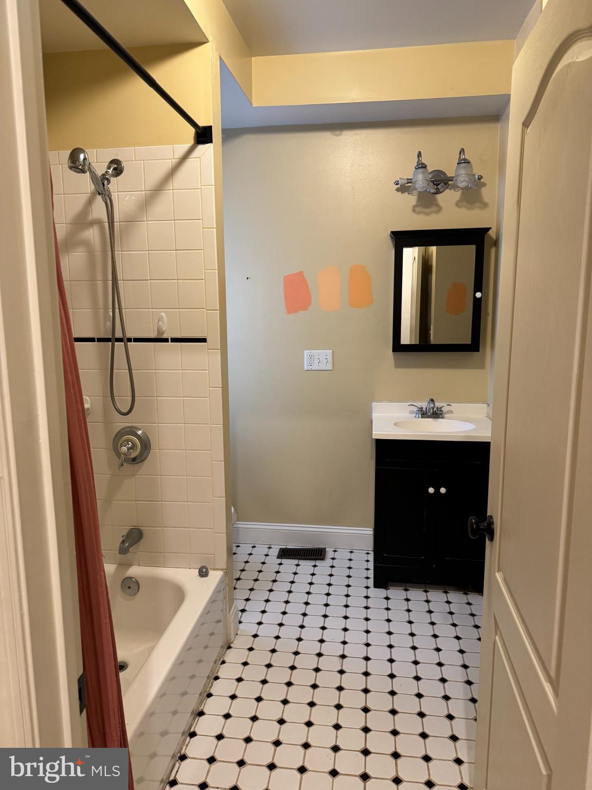 HOLLINS MARKET - Residential