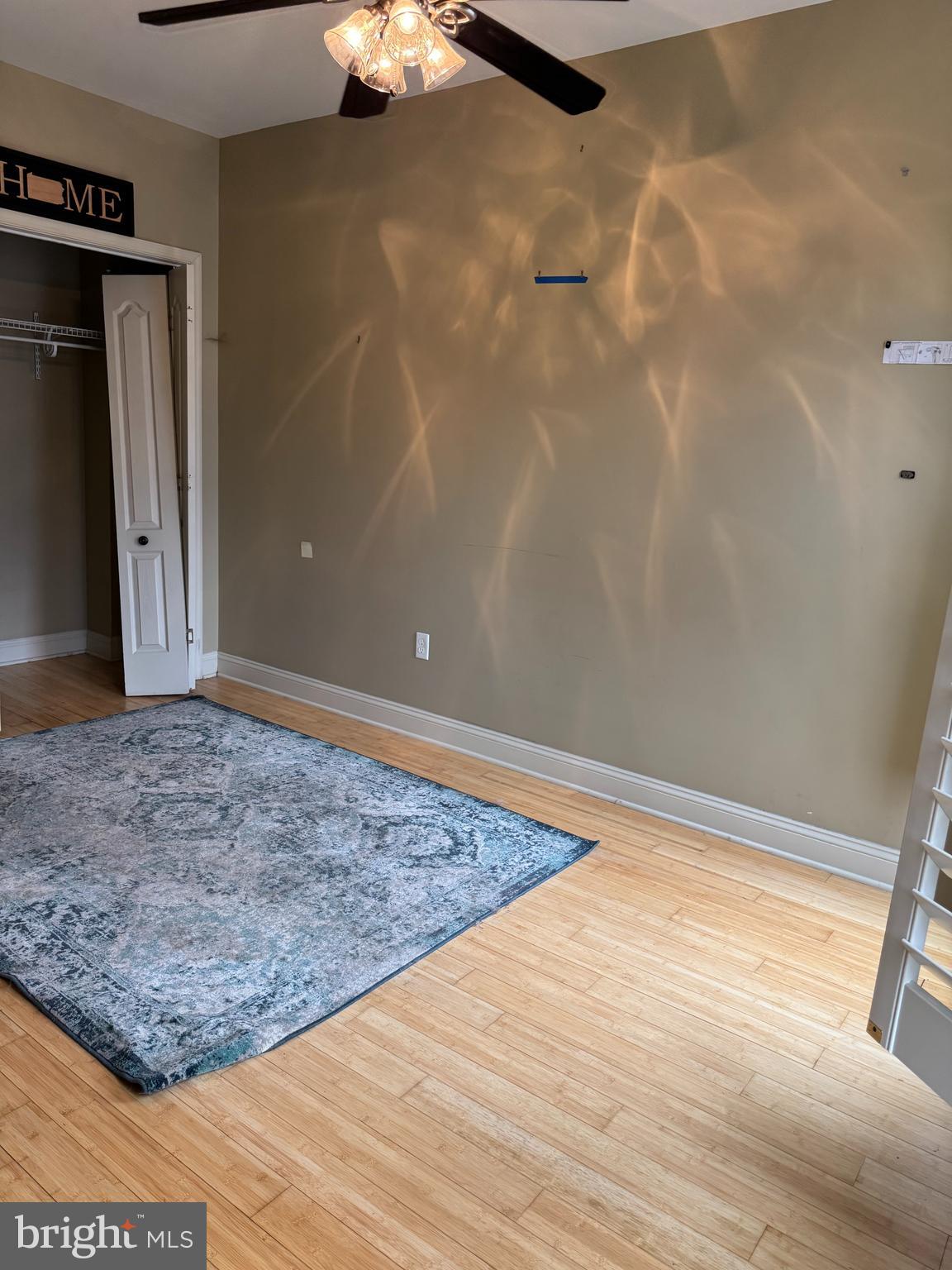 HOLLINS MARKET - Residential