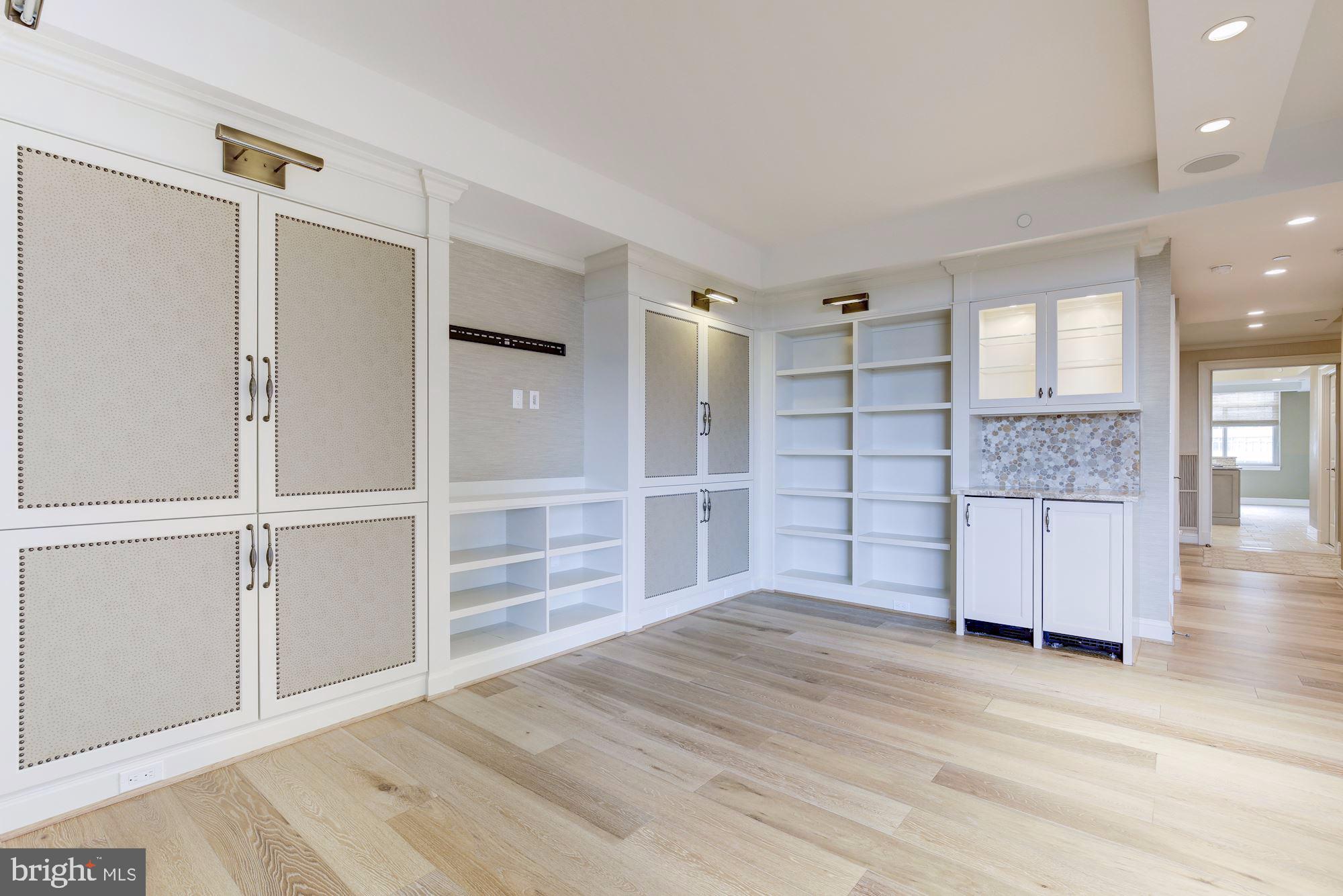 SOMERSET HOUSE CONDOS - Residential