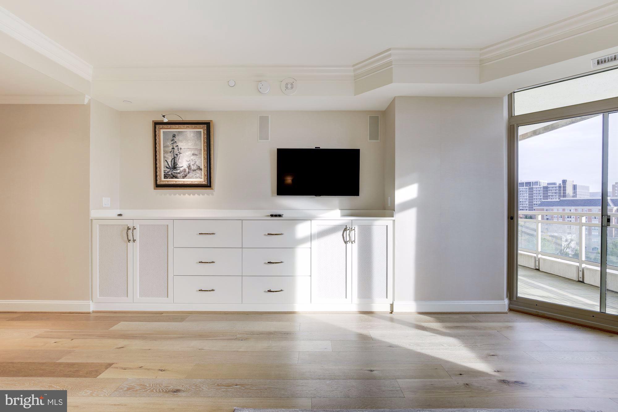 SOMERSET HOUSE CONDOS - Residential