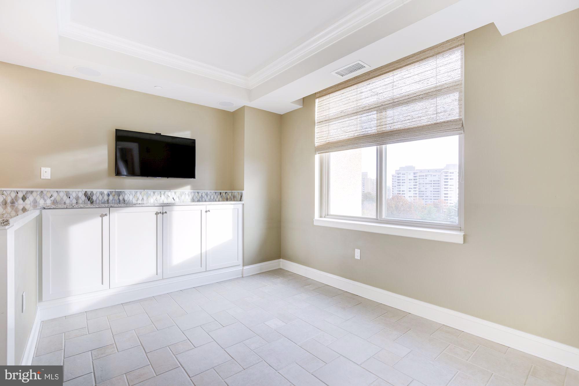 SOMERSET HOUSE CONDOS - Residential