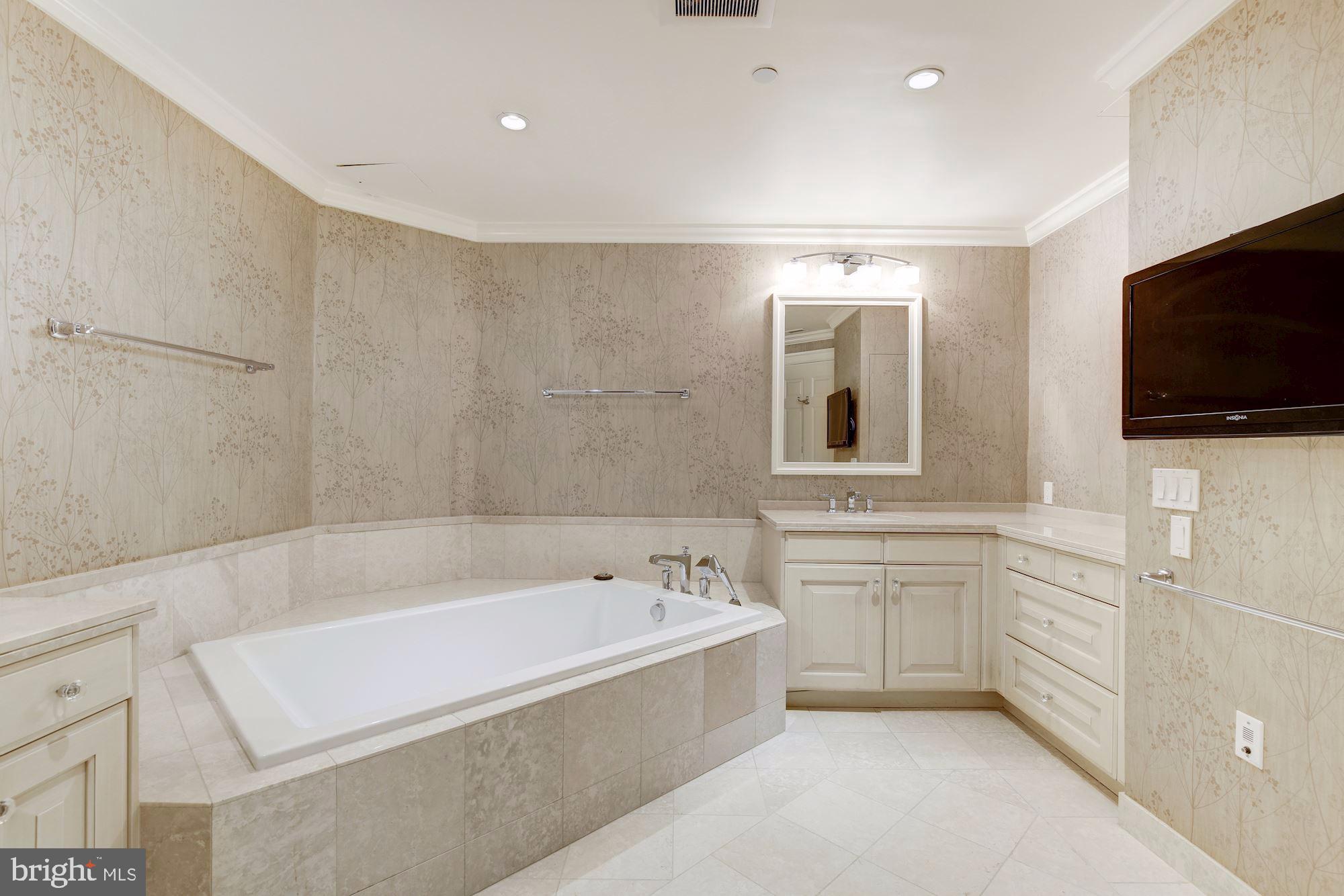 SOMERSET HOUSE CONDOS - Residential