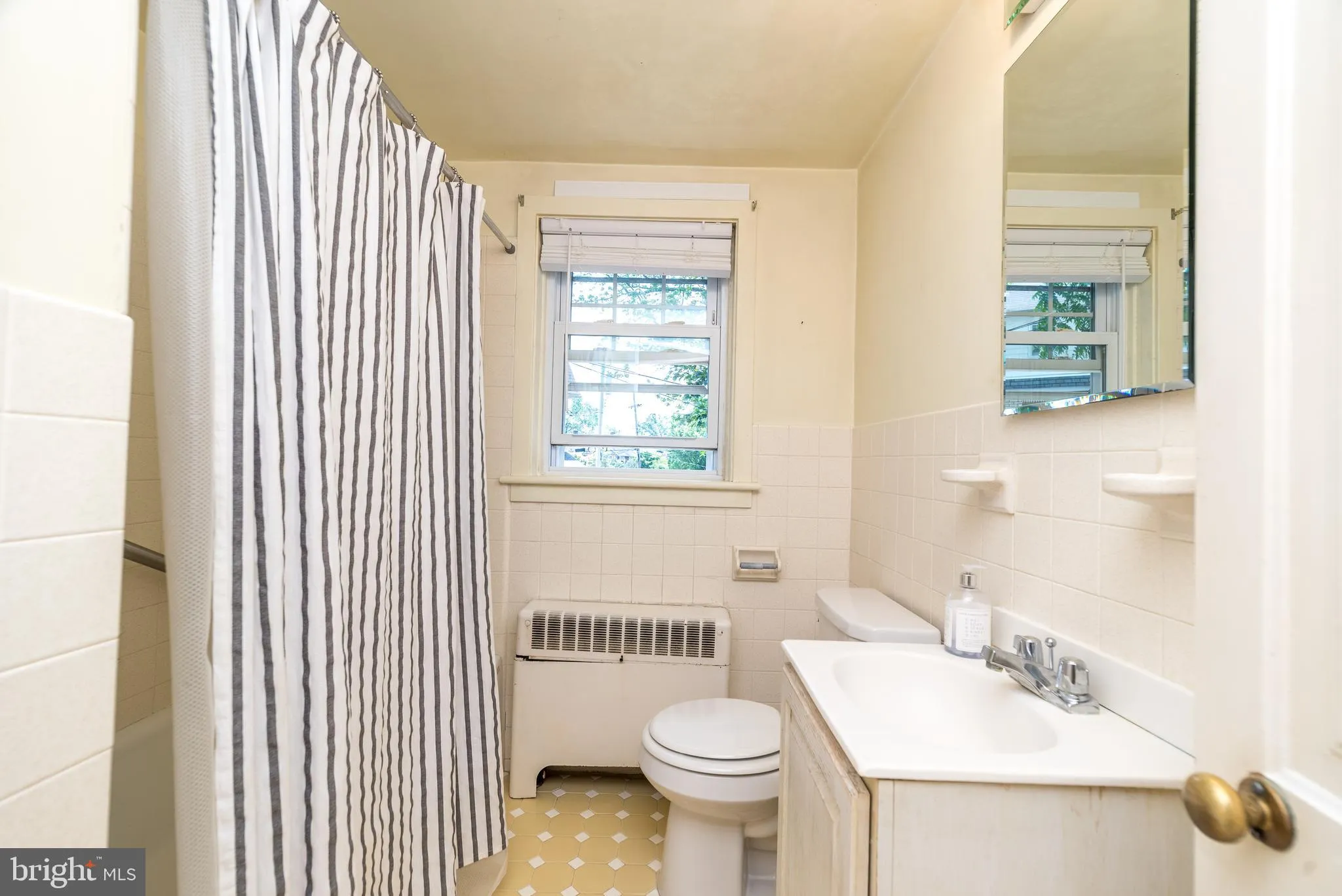 Doylestown, Pennsylvania 18901, United States, 2 Bedrooms Bedrooms, ,2 BathroomsBathrooms,Residential,Active,144194