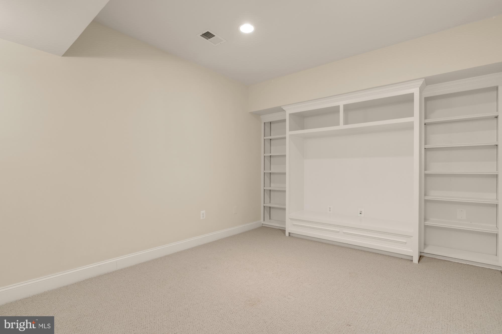 LINWAY PARK OF MCLEAN - Residential