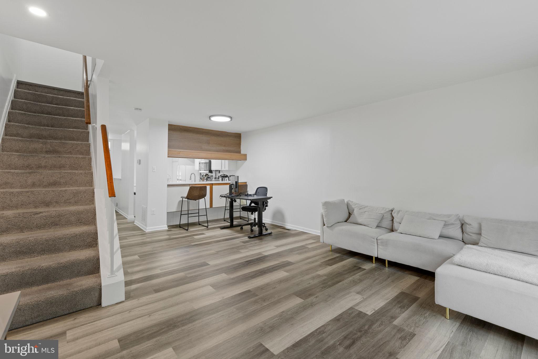 3804 ANGELTON COURT