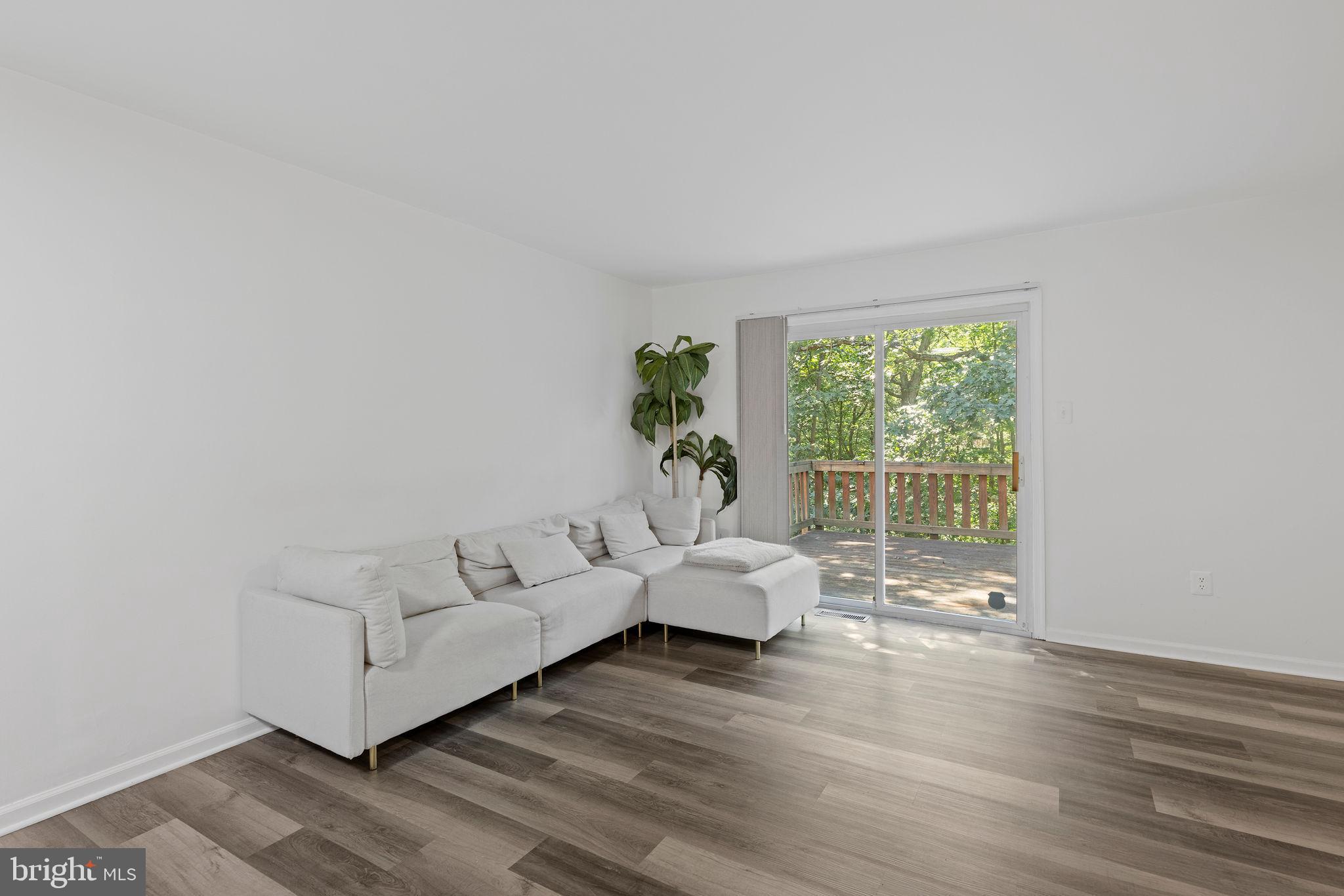 3804 ANGELTON COURT