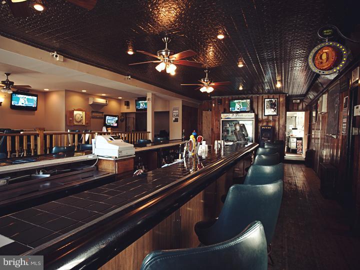 PORT RICHMOND - Commercial Sale