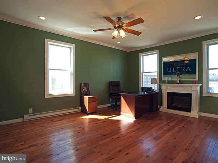 PORT RICHMOND - Commercial Sale
