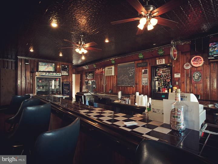 PORT RICHMOND - Commercial Sale