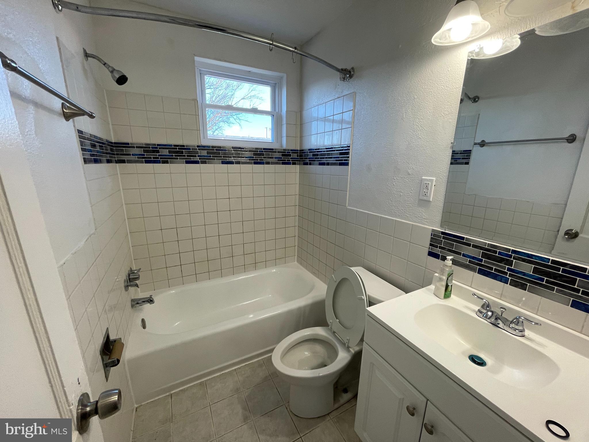 IVERSON SQUARE CONDOMINIUM - Residential