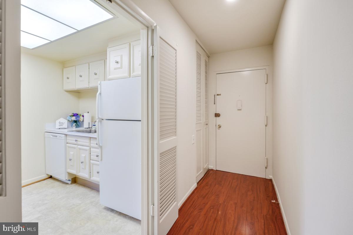 LEISURE WORLD - Residential