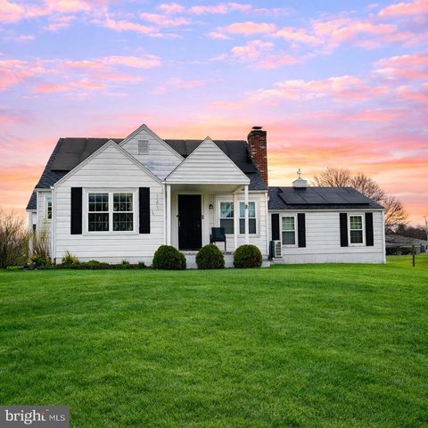 Homes For Sale - 121 Queen Street<br/> Mifflin County, REEDSVILLE, PA 17084