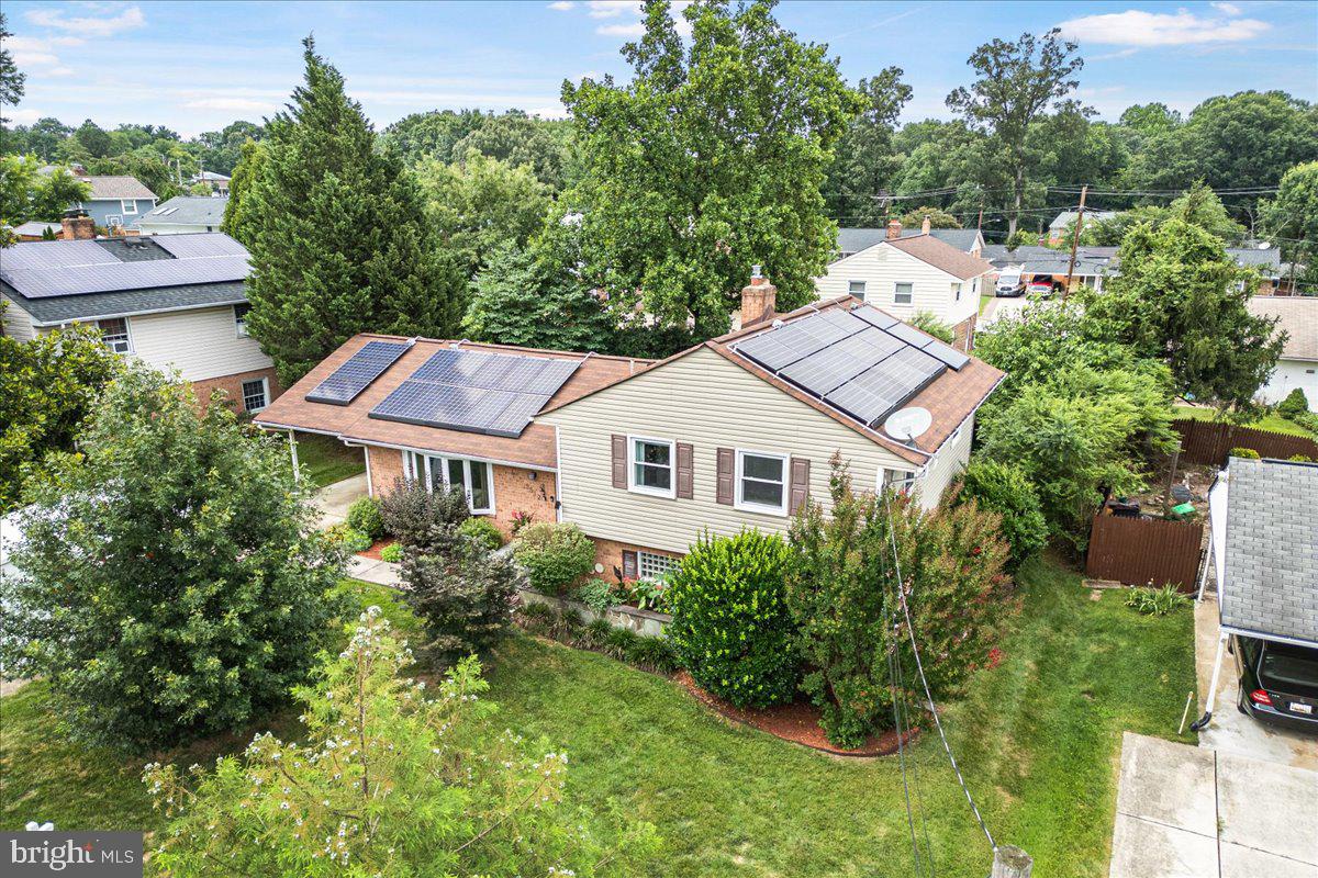 Welcome to this beautifully updated split-level home, where natural light pours in and modern finishes add a stylish touch throughout. This home offers 3 bed 2.5 baths. The layout offers comfort and flow, perfect for daily living and entertaining. Step outside to a spacious backyard patio—ideal for family gatherings, cookouts, or simply unwinding outdoors.
PLUS, ENJOY 2 BONUS ROOMS!!!!!That can be used as home offices, guest rooms, play areas, or anything you need!
This home also features solar panels—details will be included in the disclosures.
Located in a convenient neighborhood close to shopping centers, parks, dining, and more—everything you need is just minutes away.
Don’t miss your chance to own this versatile, move-in ready home that blends comfort, flexibility, and energy savings!
