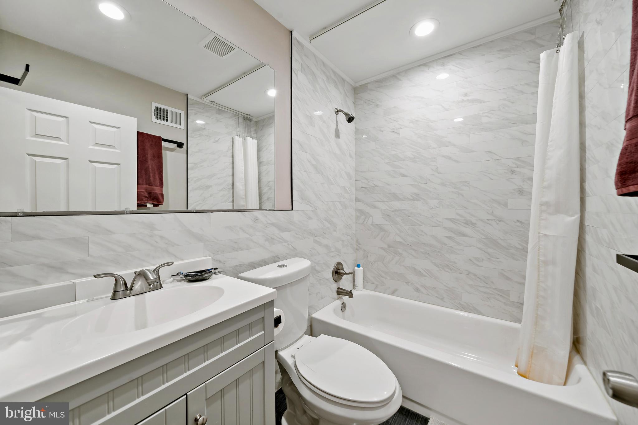 WEST OAK LANE - Residential Lease