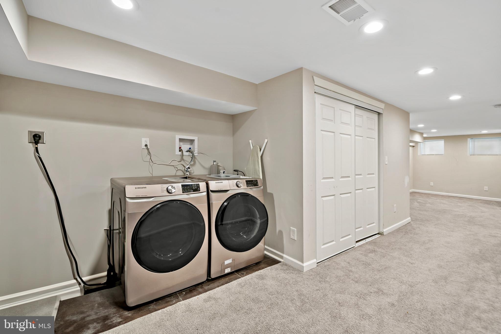 WEST OAK LANE - Residential Lease