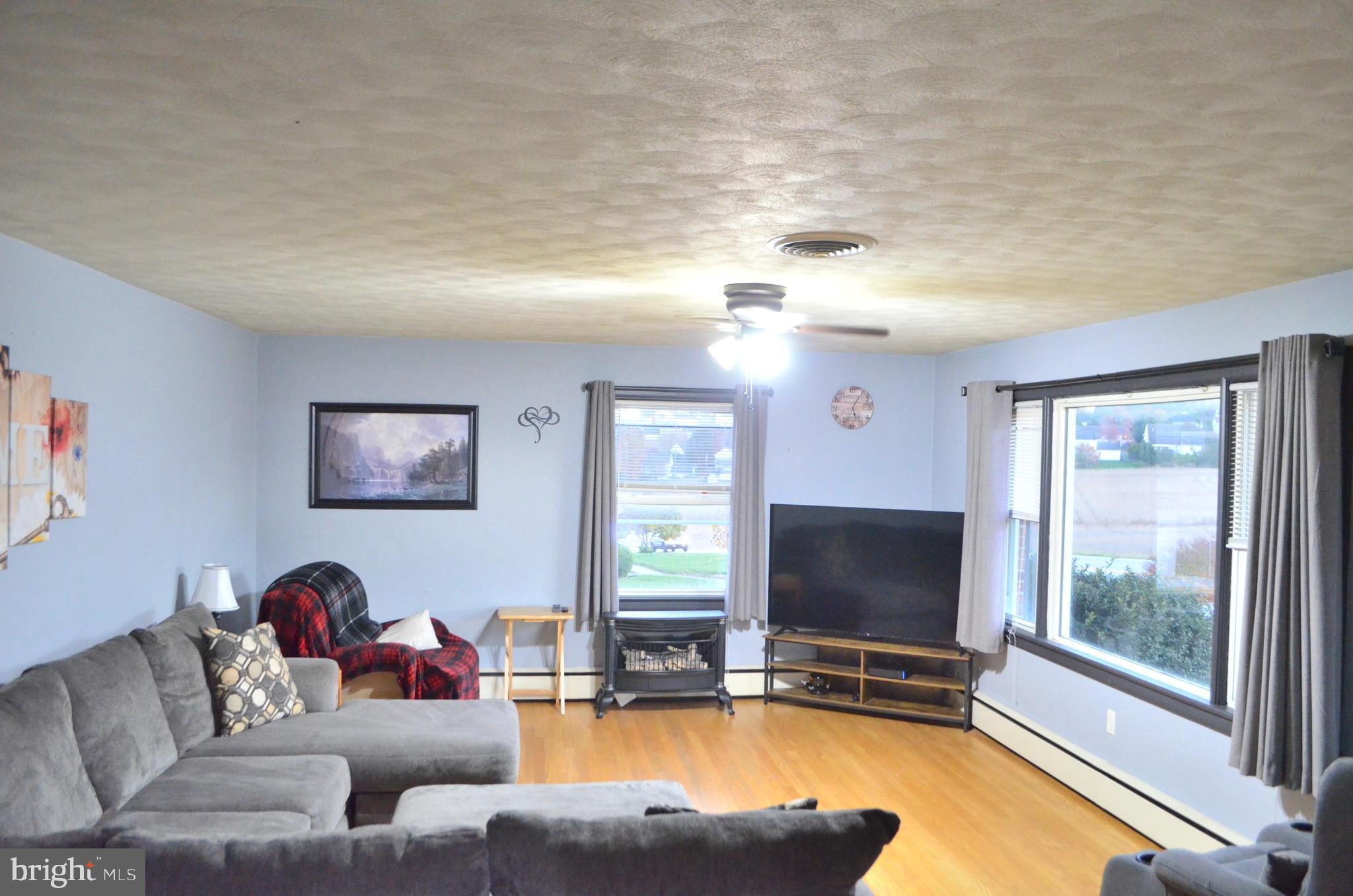 FREYSVILLE - Residential